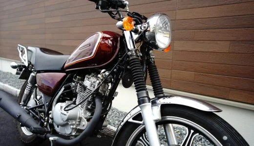 フォークブーツを取り付けて、スクランブラーなイメージにする【GN125-2F】